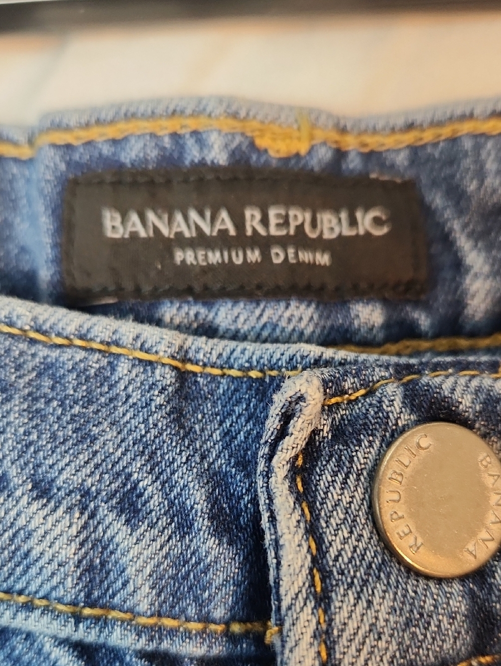Banana Republic Mid-rise Loose Stove Top Relaxed Fit Denim Button Fly Jeans - Picture 4 of 9